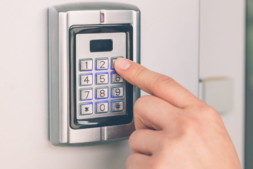 Ouverture d'une porte avec un digicode SEWOSY